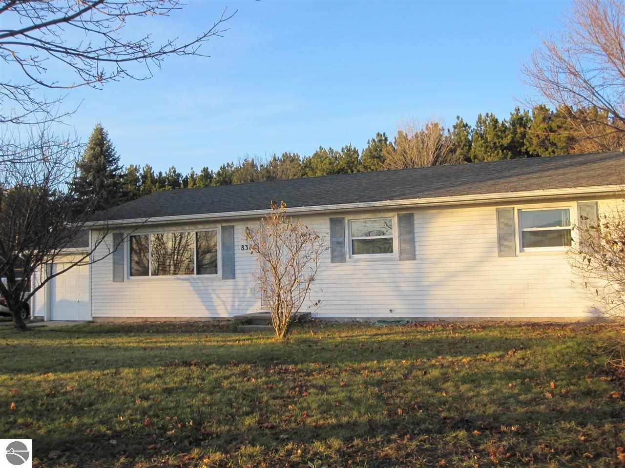 8380 North Long Lake Road Traverse City, MI 49685 - Photo 2 of 31 1778529-1.JPG
