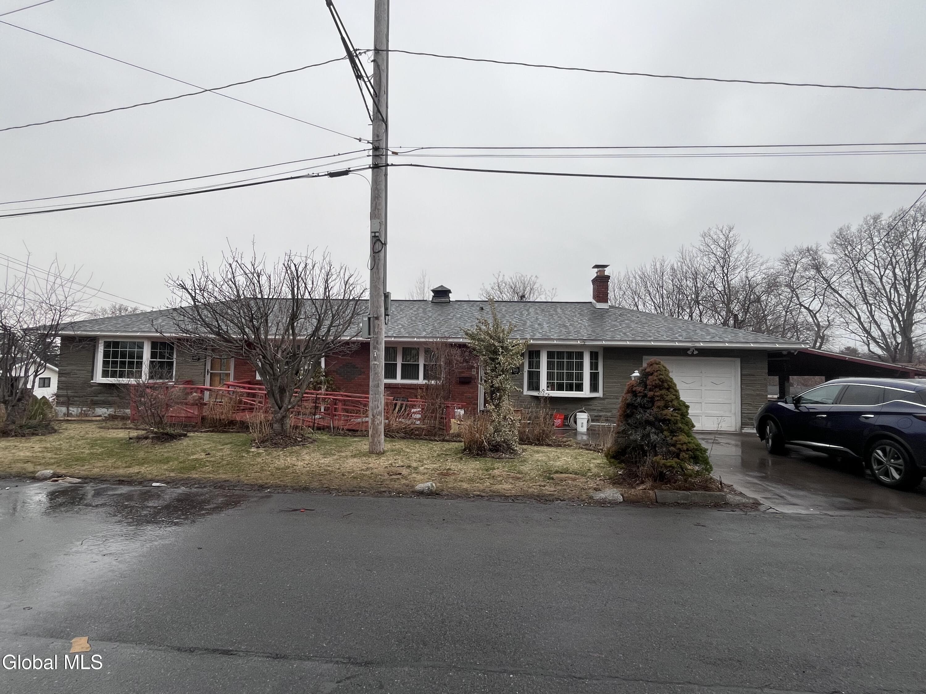 1911 Golf Avenue Schenectady, NY 12308 - Photo 3 of 25 IMG_6816