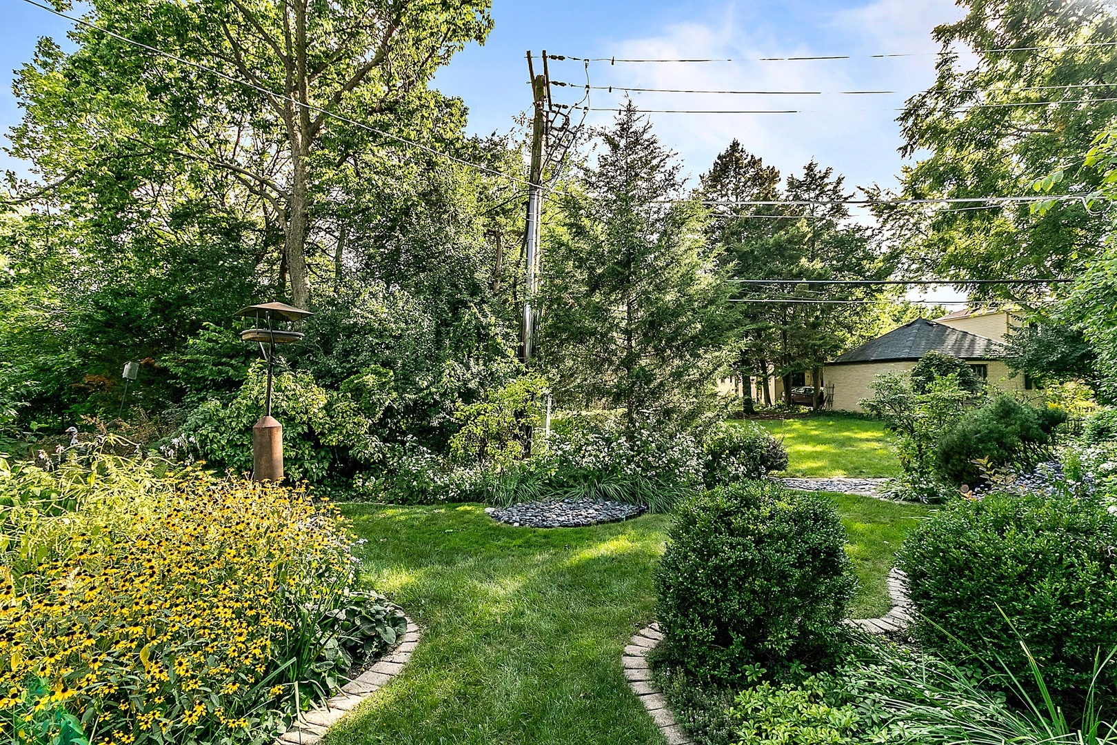 595 Selborne Road Riverside, IL 60546 - Photo 17 of 25 a plant view in yard