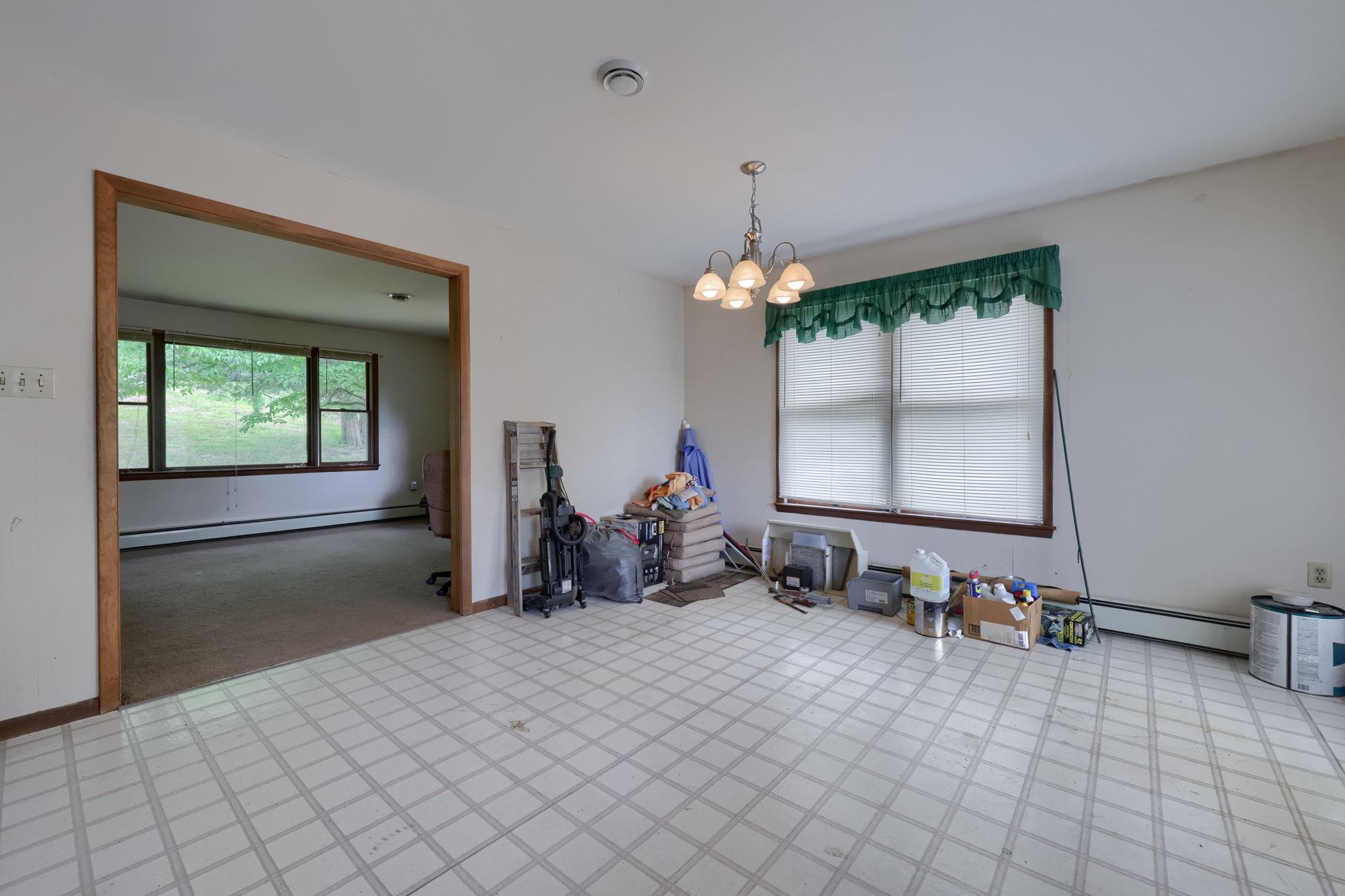49 Preston Road Reading, PA 19608 - Photo 15 of 42 Dining area