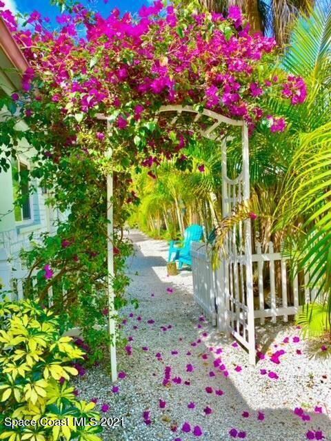 411 Audubon Drive Melbourne, FL 32901 - Photo 16 of 47 a picture of flowers