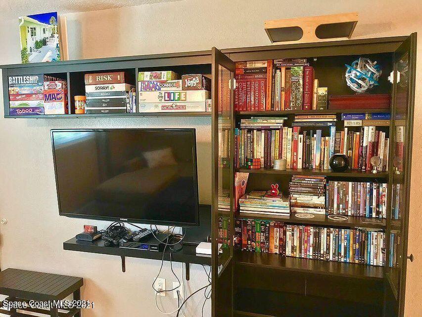 411 Audubon Drive Melbourne, FL 32901 - Photo 24 of 47 a picture of a living room with furniture