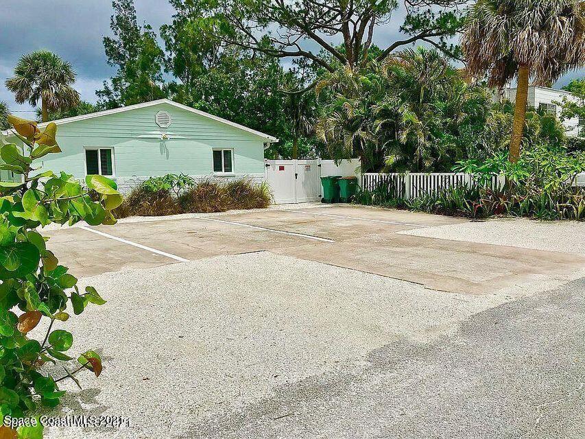 411 Audubon Drive Melbourne, FL 32901 - Photo 6 of 47 a white house with a outdoor space