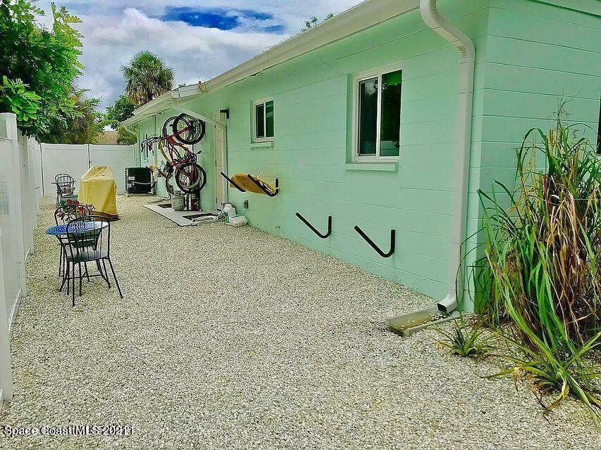 411 Audubon Drive Melbourne, FL 32901 - Photo 9 of 47 a view of backyard with a table and a chair