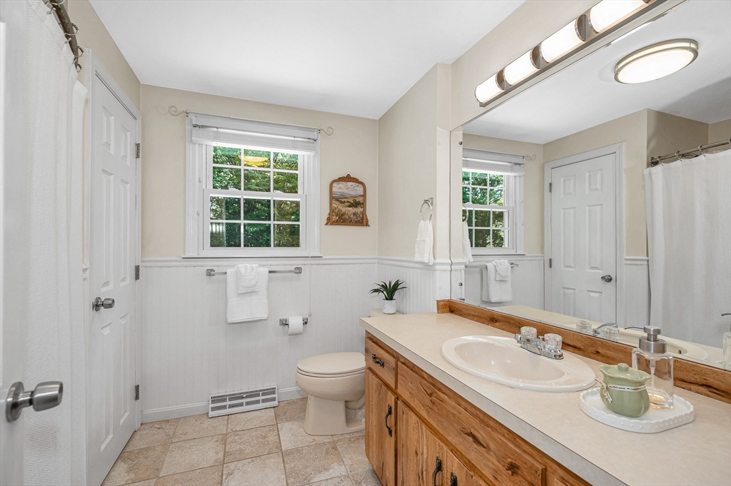 207 Trout Brook Road Dracut, MA 01826 - Photo 23 of 42