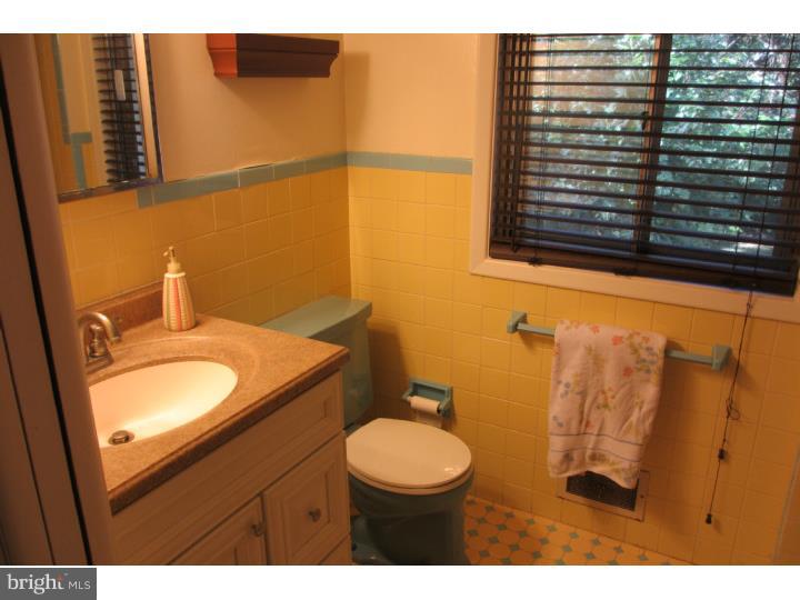 124 Yew Road Cheltenham, PA 19012 - Photo 16 of 21 Bathroom