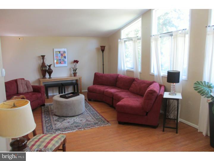 124 Yew Road Cheltenham, PA 19012 - Photo 3 of 21 Living Room
