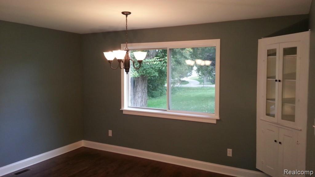 737 South Hospital Road Waterford, MI 48327 - Photo 9 of 41 20150826_101106.jpg
