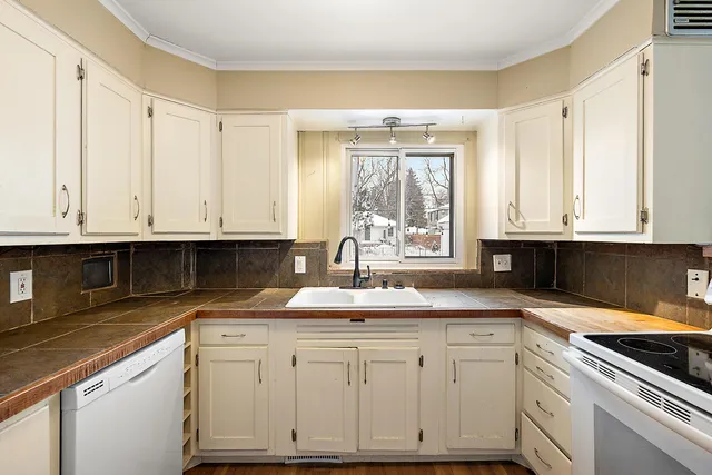 $375,000 | 1218 Westmoorland Street, Ypsilanti, MI 48197