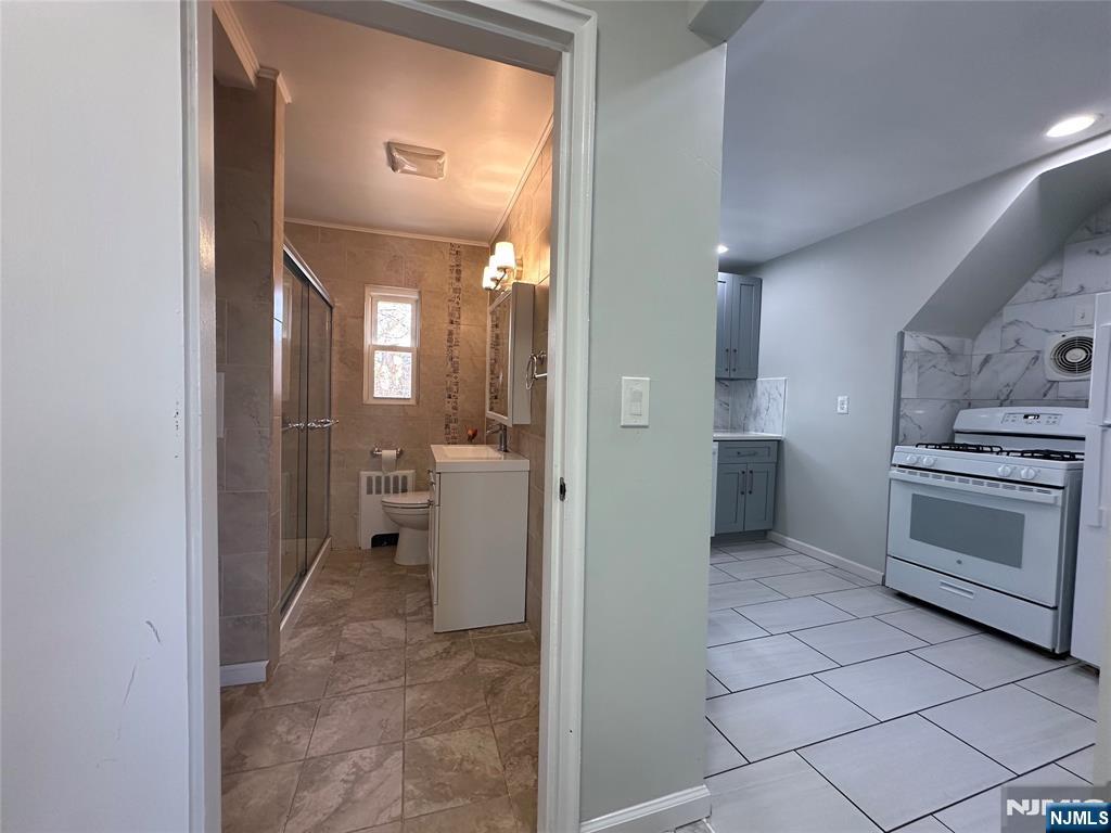 264 Shaler Boulevard, Unit 2 Ridgefield, NJ 07657 - Photo 10 of 11