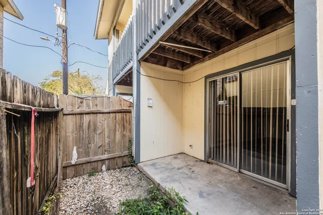 $725 | 1634 West Woodlawn Avenue, Unit 5, San Antonio, TX 78201