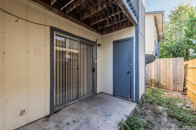 $725 | 1634 West Woodlawn Avenue, Unit 5, San Antonio, TX 78201