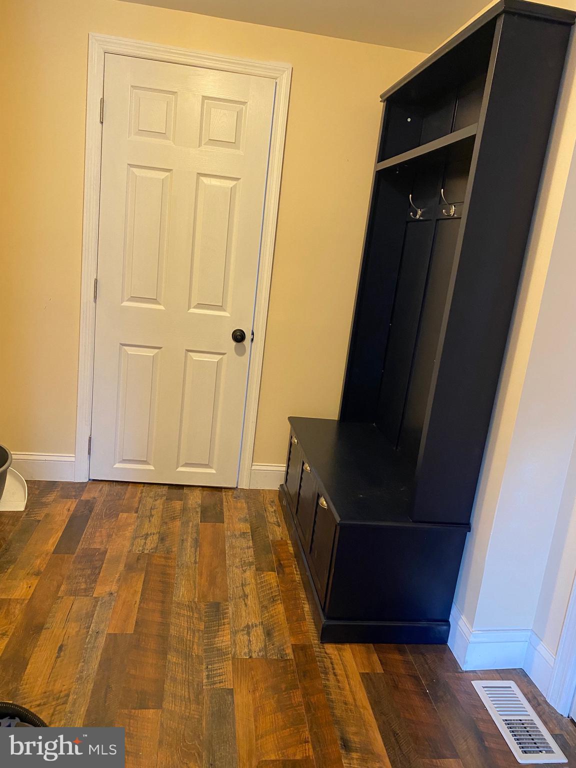 18 Vassar Avenue Fortescue, NJ 08321 - Photo 14 of 20 Mud room