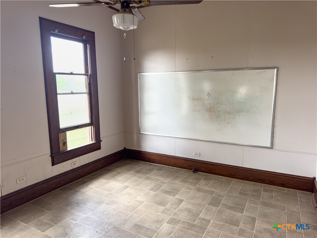 670 Thiele Road Yoakum, TX 77995 - Photo 16 of 47