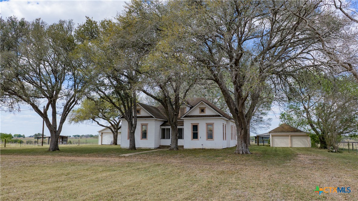 670 Thiele Road Yoakum, TX 77995 - Photo 3 of 47