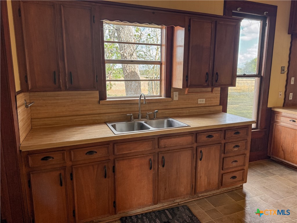 670 Thiele Road Yoakum, TX 77995 - Photo 31 of 47