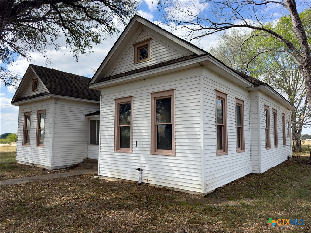670 Thiele Road Yoakum, TX 77995 - Photo 4 of 47