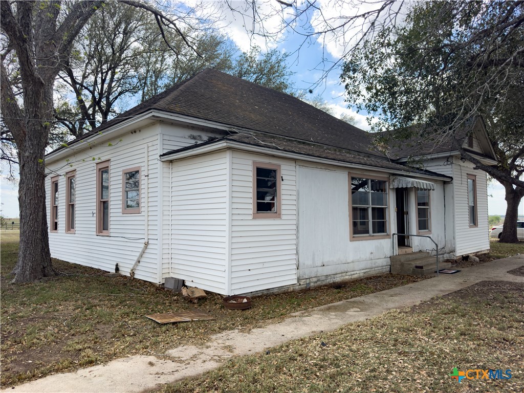 670 Thiele Road Yoakum, TX 77995 - Photo 5 of 47