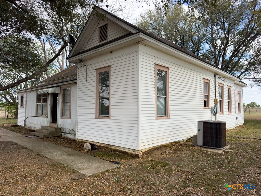 670 Thiele Road Yoakum, TX 77995 - Photo 6 of 47