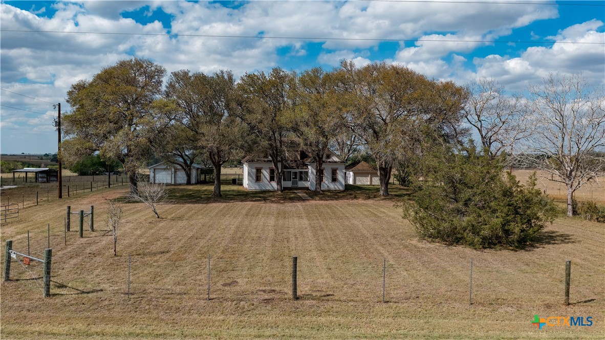 670 Thiele Road Yoakum, TX 77995 - Photo 7 of 47
