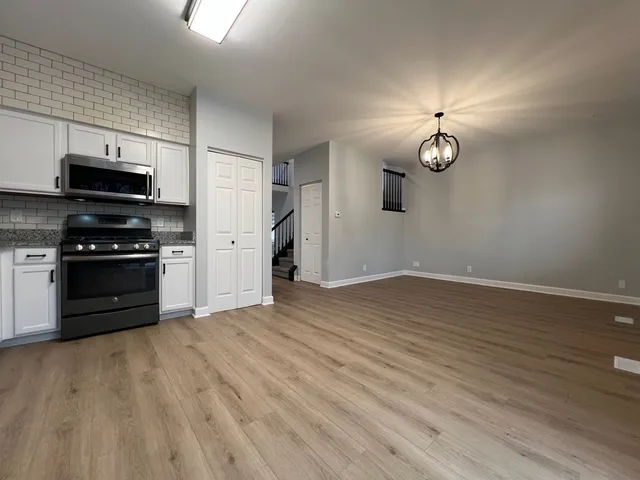 $2,950 | 22306 West Niagara Court, Plainfield, IL 60544