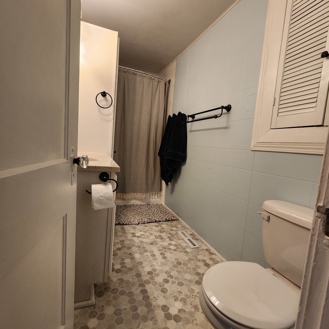 700 West Lafayette Street Ottawa, IL 61350 - Photo 11 of 24 a white toilet sitting next to a shower