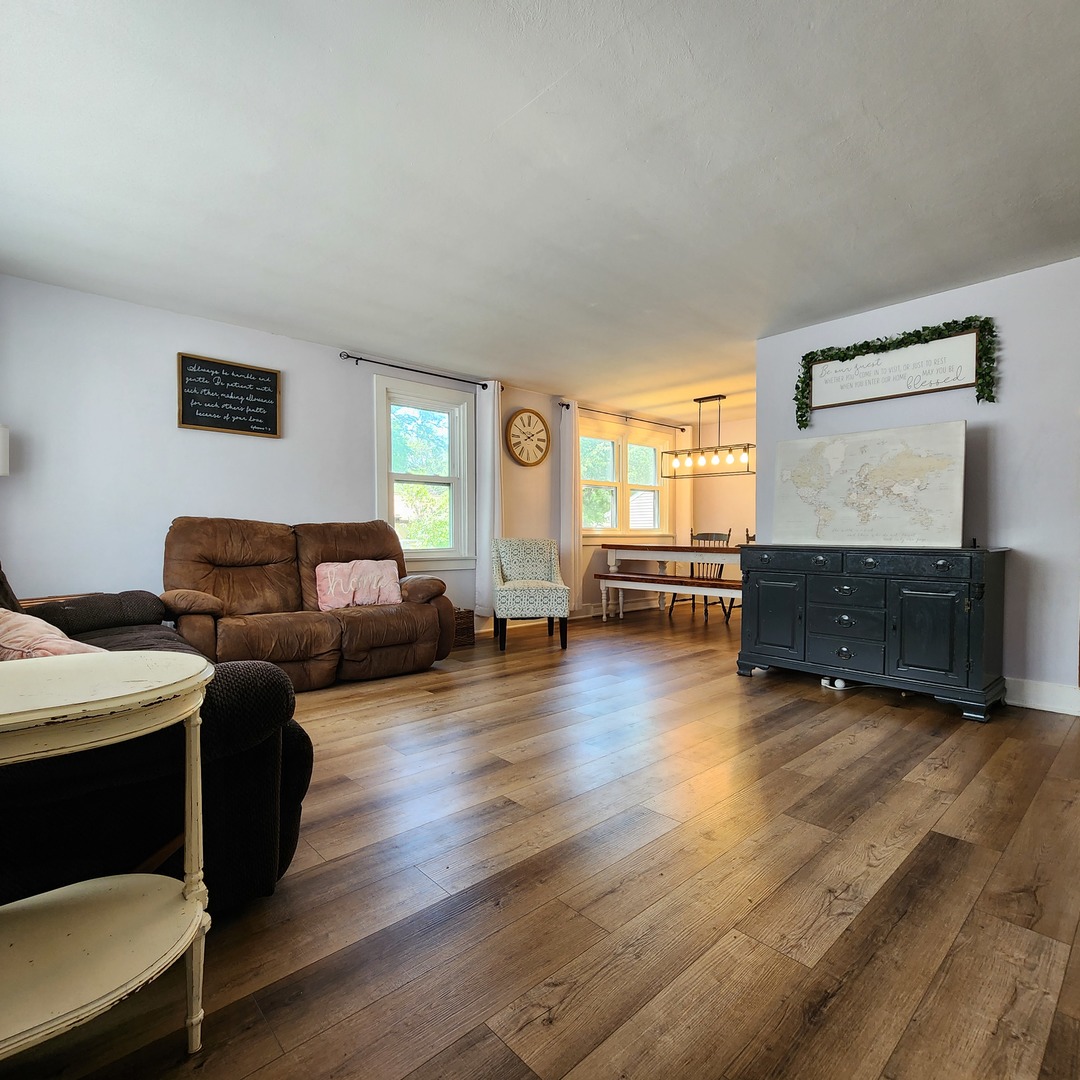 700 West Lafayette Street Ottawa, IL 61350 - Photo 2 of 24 a living room with furniture and a wooden floor