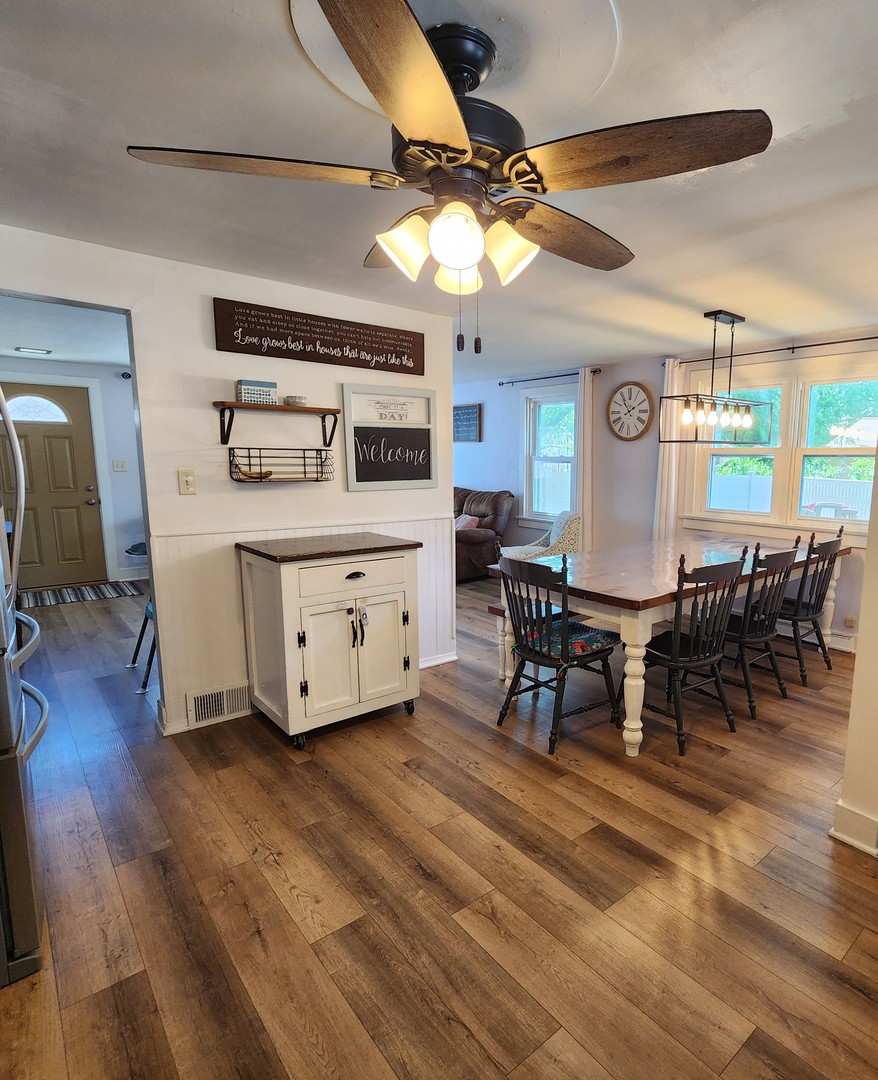 700 West Lafayette Street Ottawa, IL 61350 - Photo 7 of 24 a view of a dining room with furniture and wooden floor