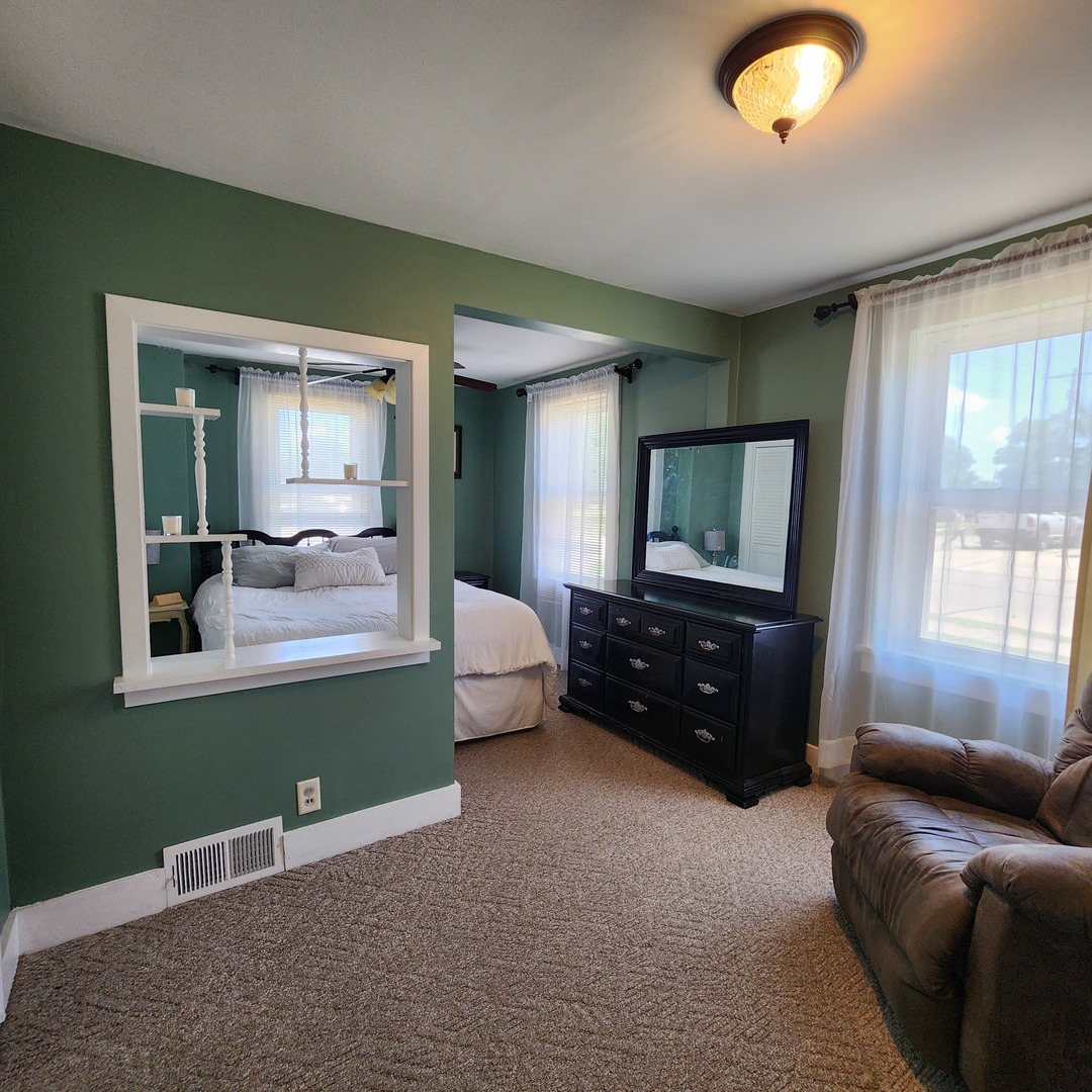 700 West Lafayette Street Ottawa, IL 61350 - Photo 10 of 24 a living room with furniture and a flat screen tv