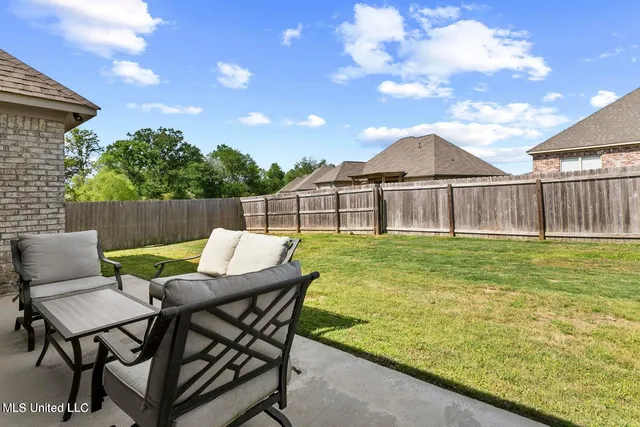 $2,600 | 313 East Buttonwood Lane, Canton, MS 39046