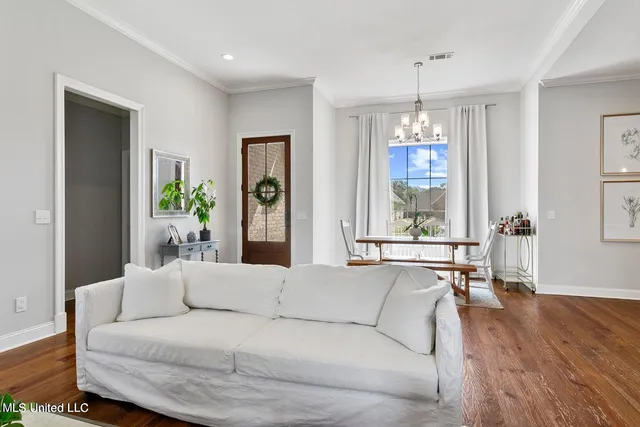 $2,600 | 313 East Buttonwood Lane, Canton, MS 39046