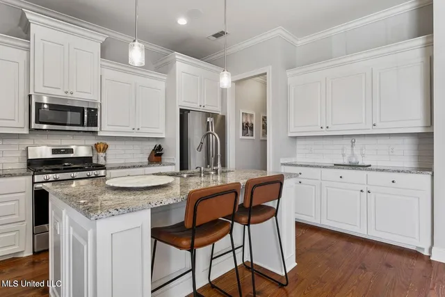 $2,600 | 313 East Buttonwood Lane, Canton, MS 39046