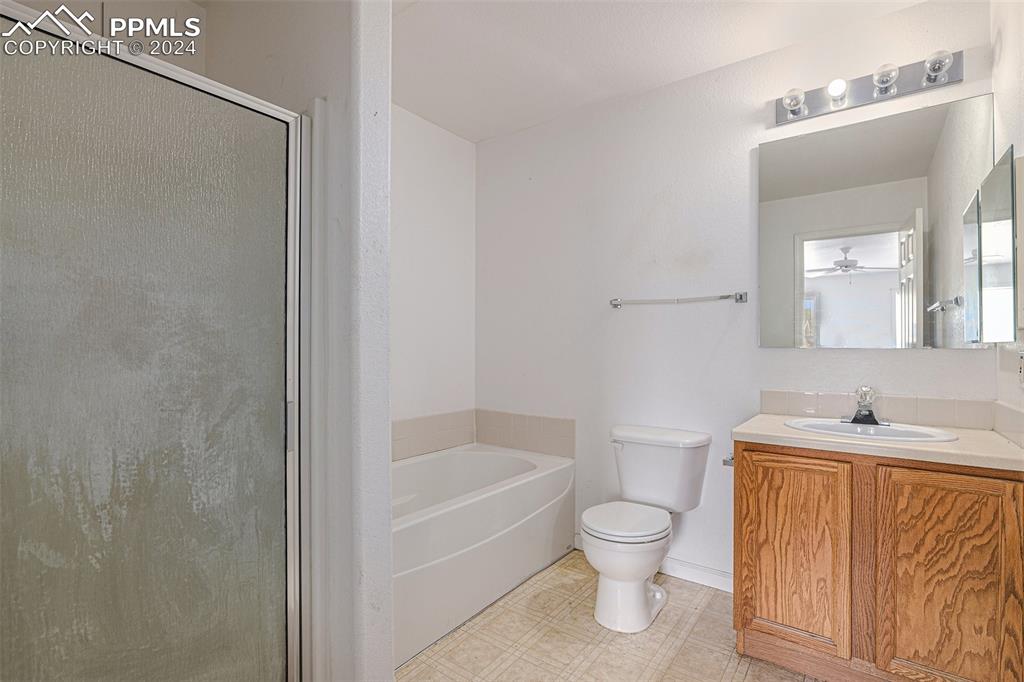 4400 Rawhide Road, Unit 159 Pueblo, CO 81008 - Photo 18 of 22 a bathroom with a granite countertop toilet a sink and a bathtub
