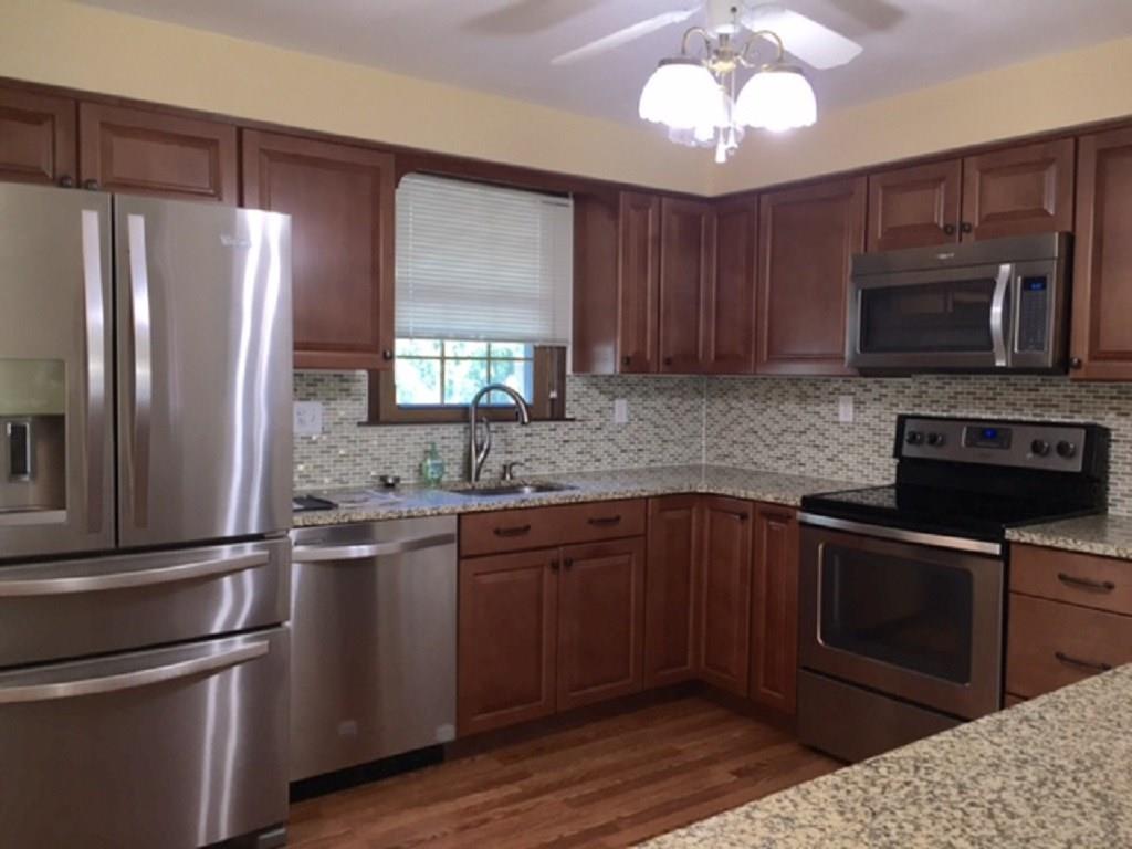 76 Fulton Road Canonsburg, PA 15317 - Photo 6 of 25 The Granite countertops are accented by the tiled backsplash.