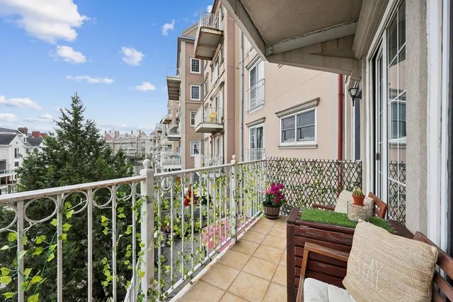 $769,000 | 205 Shearwater Court West, Unit 22, Jersey City, NJ 07305