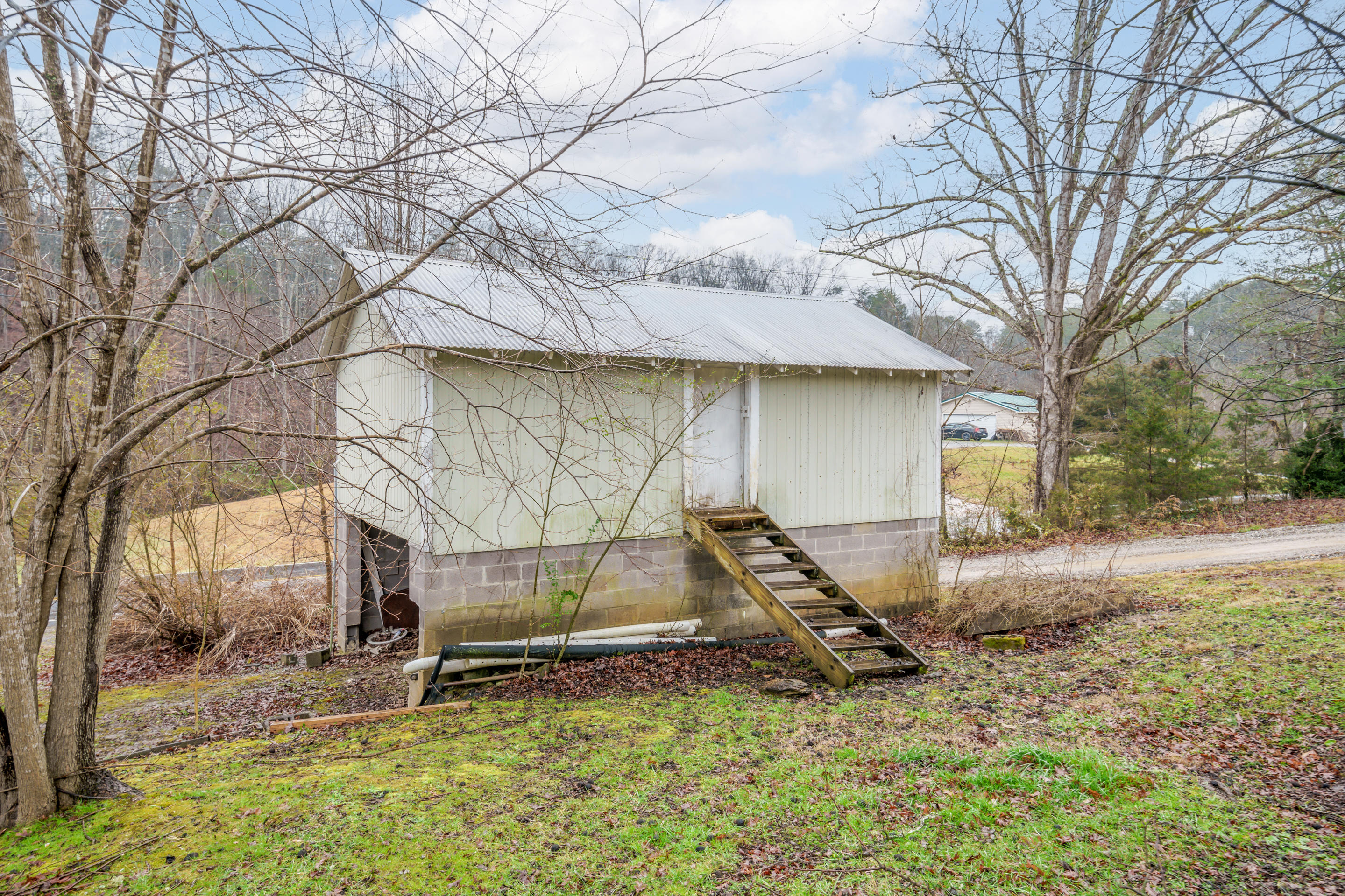 1174 Sugar Loaf Road Sevierville, TN 37876 - Photo 12 of 12 barn 2