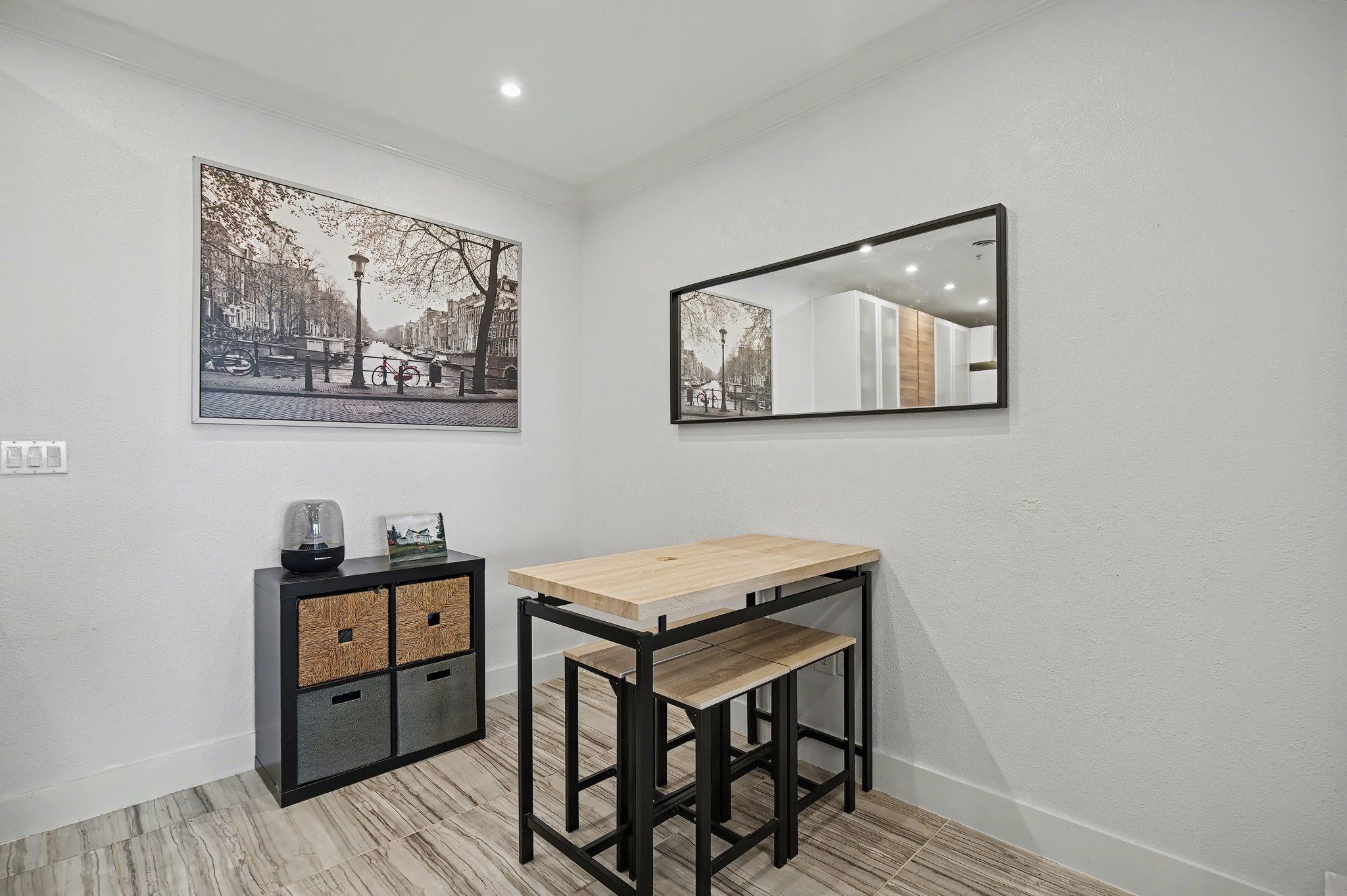 3231 Allen Parkway, Unit 2104 Houston, TX 77019 - Photo 12 of 16 Dining space