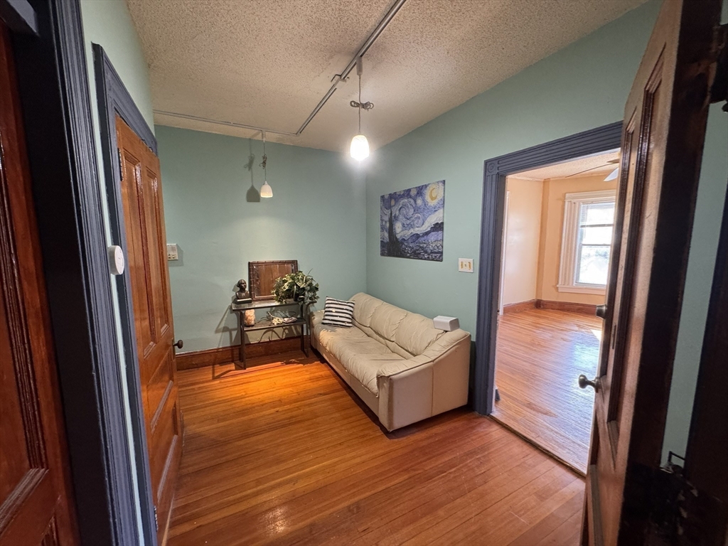 472 Warren Street Boston, MA 02121 - Photo 12 of 42
