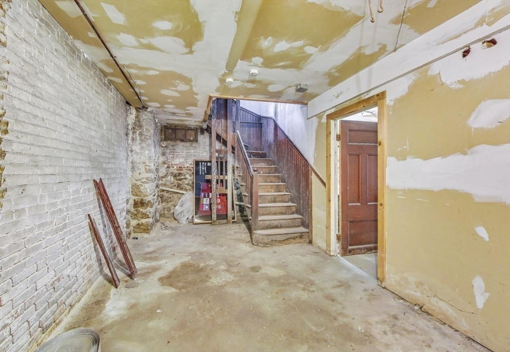 472 Warren Street Boston, MA 02121 - Photo 25 of 42