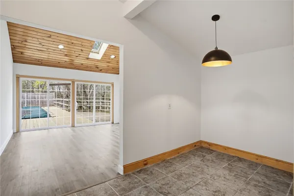 $499,900 | 84 Crest Road, North Smithfield, RI 02896