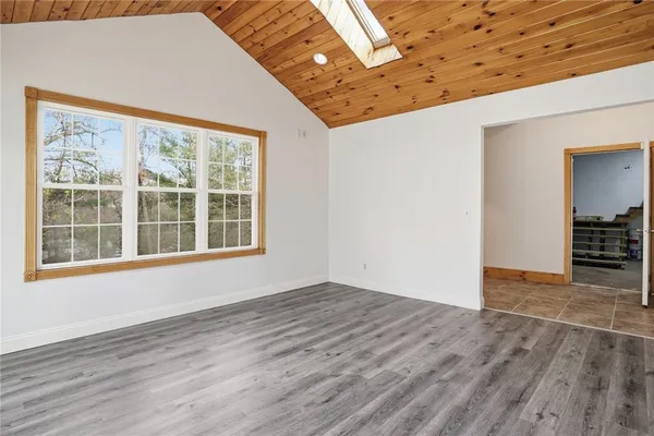 $499,900 | 84 Crest Road, North Smithfield, RI 02896