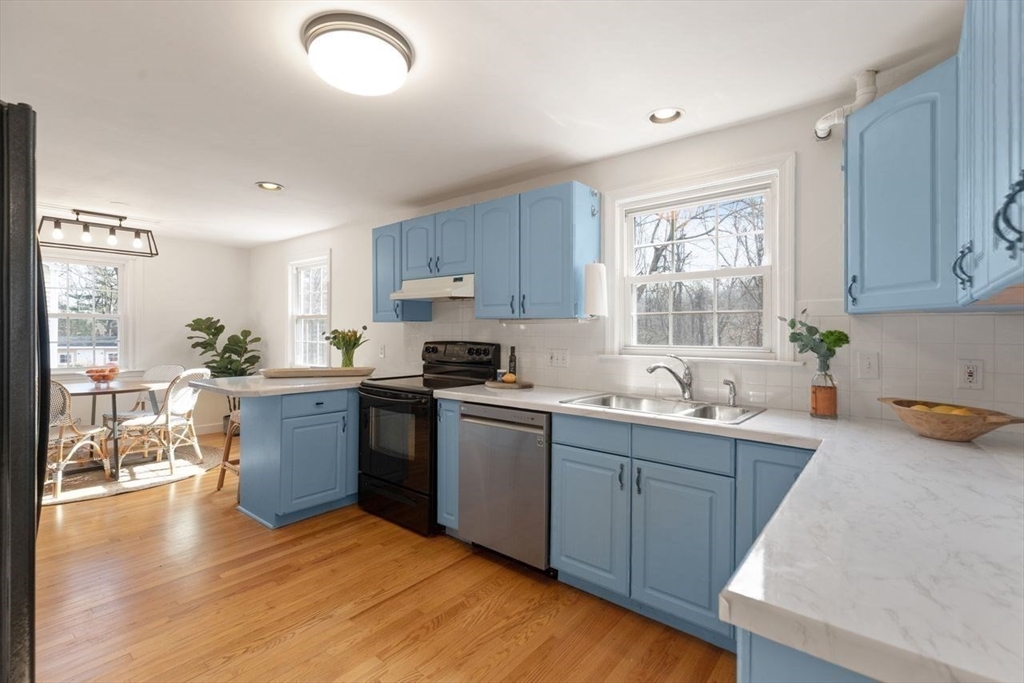 353 Laws Brook Road Concord, MA 01742 - Photo 5 of 27 Gallery Image 5