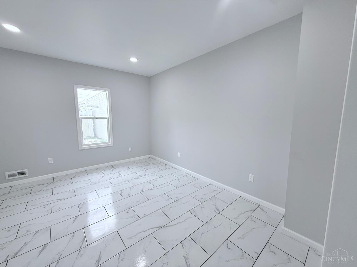 945 Springfield Street Dayton, OH 45403 - Photo 9 of 26