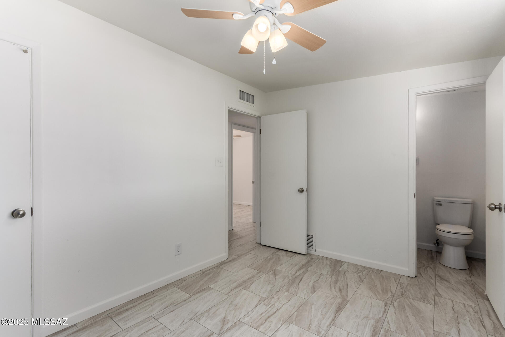 1214 West Kleindale Road Tucson, AZ 85705 - Photo 17 of 33 Primary Bedroom w/ half bath