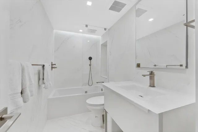 $2,000,000 | 3407 South Ocean Boulevard, Unit 4A, Highland Beach, FL 33487