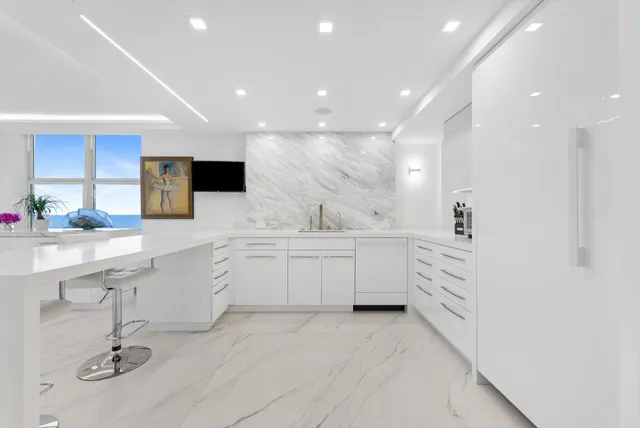 $2,000,000 | 3407 South Ocean Boulevard, Unit 4A, Highland Beach, FL 33487