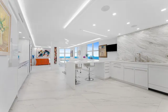 $2,000,000 | 3407 South Ocean Boulevard, Unit 4A, Highland Beach, FL 33487