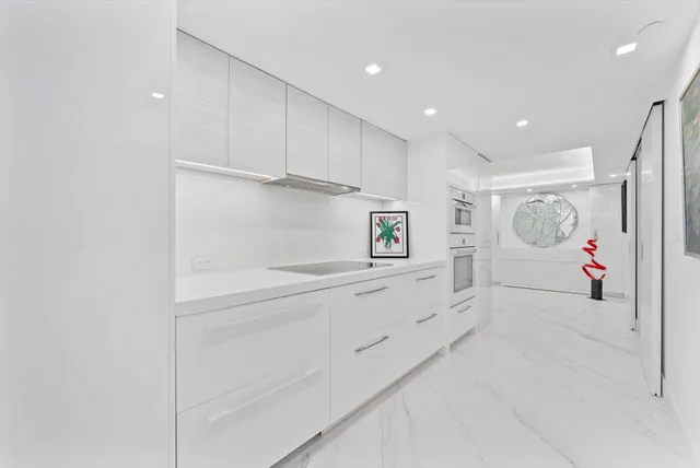 $2,000,000 | 3407 South Ocean Boulevard, Unit 4A, Highland Beach, FL 33487