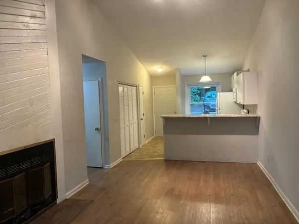 $1,295 | 943 West Chatham Street, Cary, NC 27511