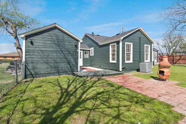$2,300 | 602 West Pecan Street, Celina, TX 75009